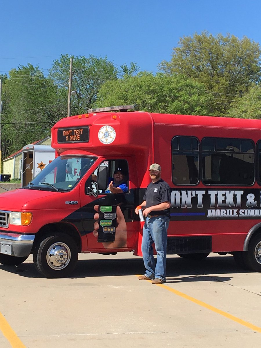 MooreLauraR's tweet photo. First ever Kansas Teen Transportation Safety Conference!! #KTTSC #onlythefirstday #trafficsafetyeverywhere #teenscreatingchange #thesearemypeople @SAFEks @MissAmericaKS https://t.co/Ll7fK3M4ng