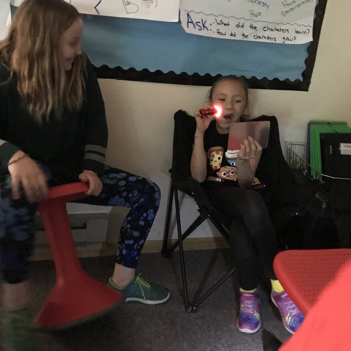 We are working on light for Science. We are using mirrors, flashlight and laser pointer. Cat has the mirror and flashlight 🔦. By Mylle