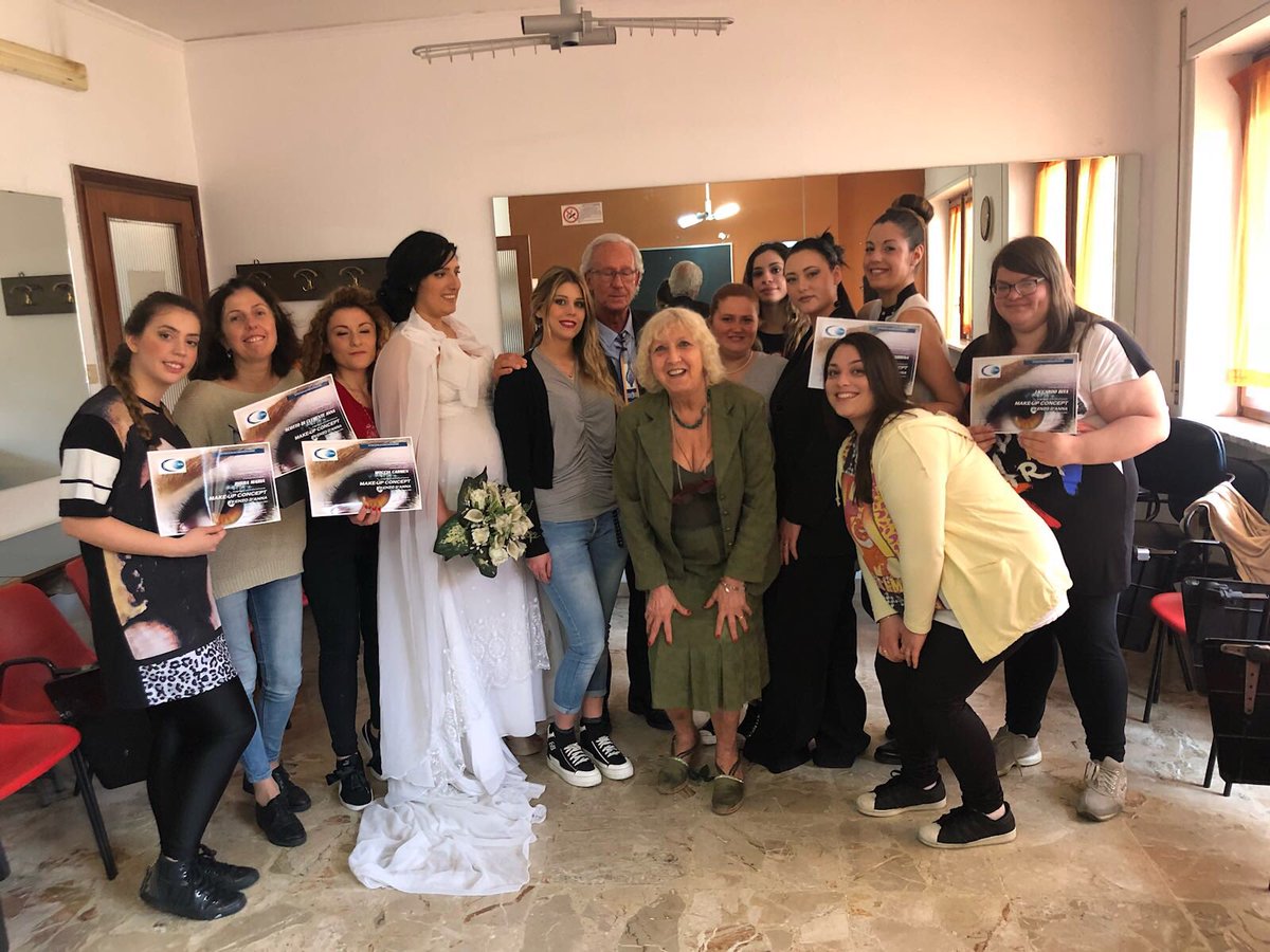 PardoGiuseppe's tweet photo. Gran finale per il #makeupconcept di #enzodanna in ACCADEMIA RAL di #visagismo & #trucco .
Straordinarie performances.
#unascuoladiidee #scuoladiestetica #scuoladiformazionecentroral💄❤️💣 #scuoladiesteticacentroral #folliow #makeup #parrucco
https://t.co/Yblj3AdLGH https://t.co/ATLPEKPbAG