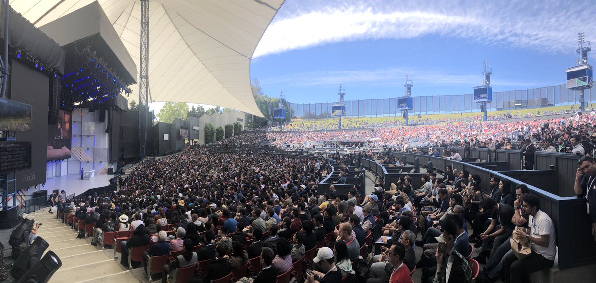 Full house with hot updates now at Developers Keynote #IO18