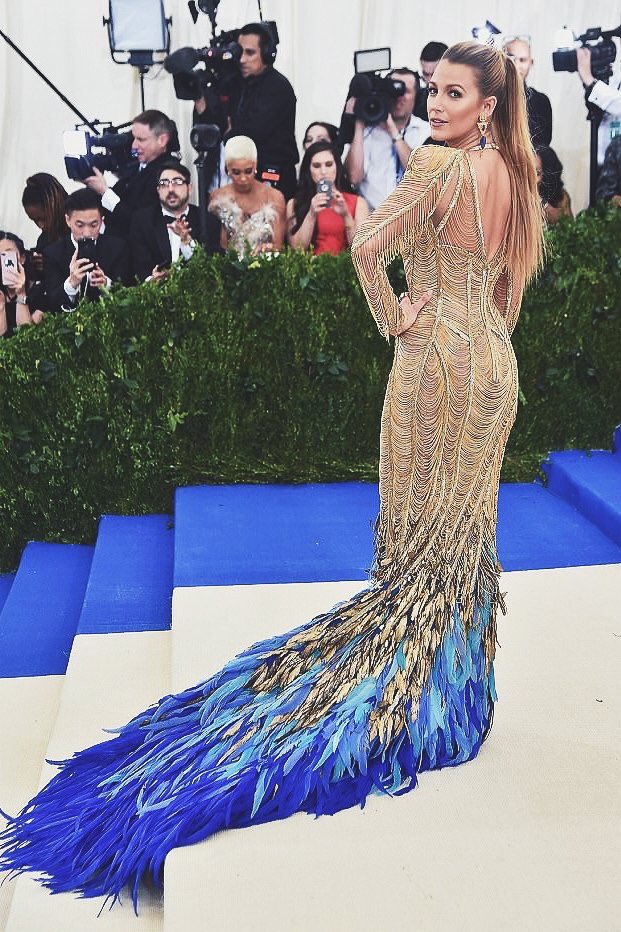 itsxloux's tweet photo. ¿Alguien puede responder a por qué Blake Lively siempre deslumbra? #MetGala https://t.co/C6u89QLDjN