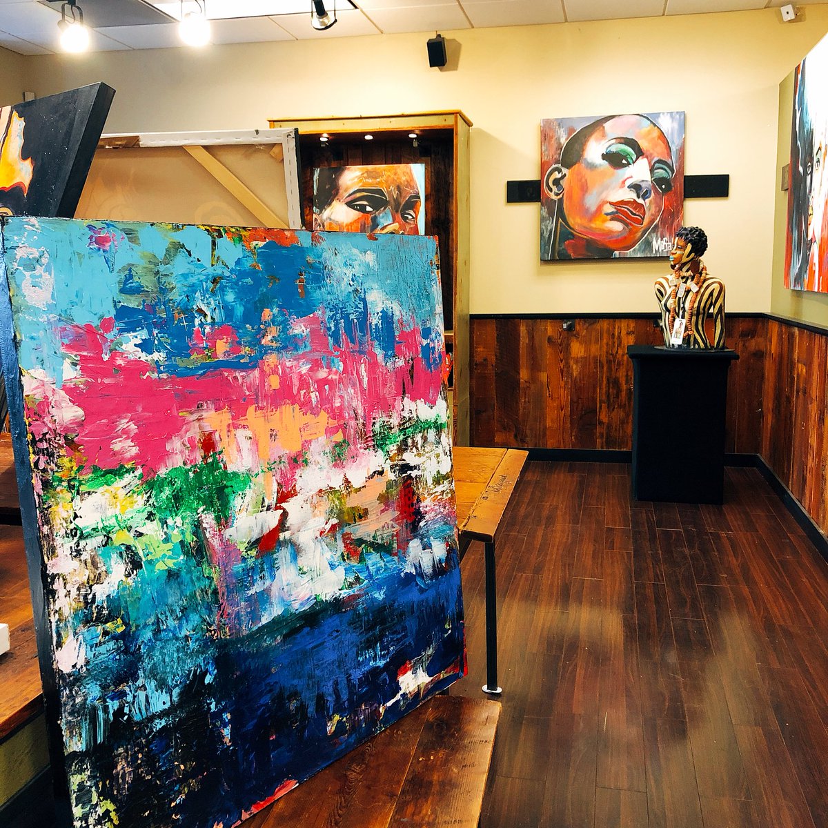 DowntownMemphis's tweet photo. Our second Open on Main pop-up shop, Mosal Arts is open for business at 100 Peabody Place! Find fantastic, one-of-a-kind pieces from art on canvas to sculptures. Modal does live painting in his shop so make sure to swing by and say hello! #downtownmemphis #openonmain #shoplocal https://t.co/XmvfeK3Lgu