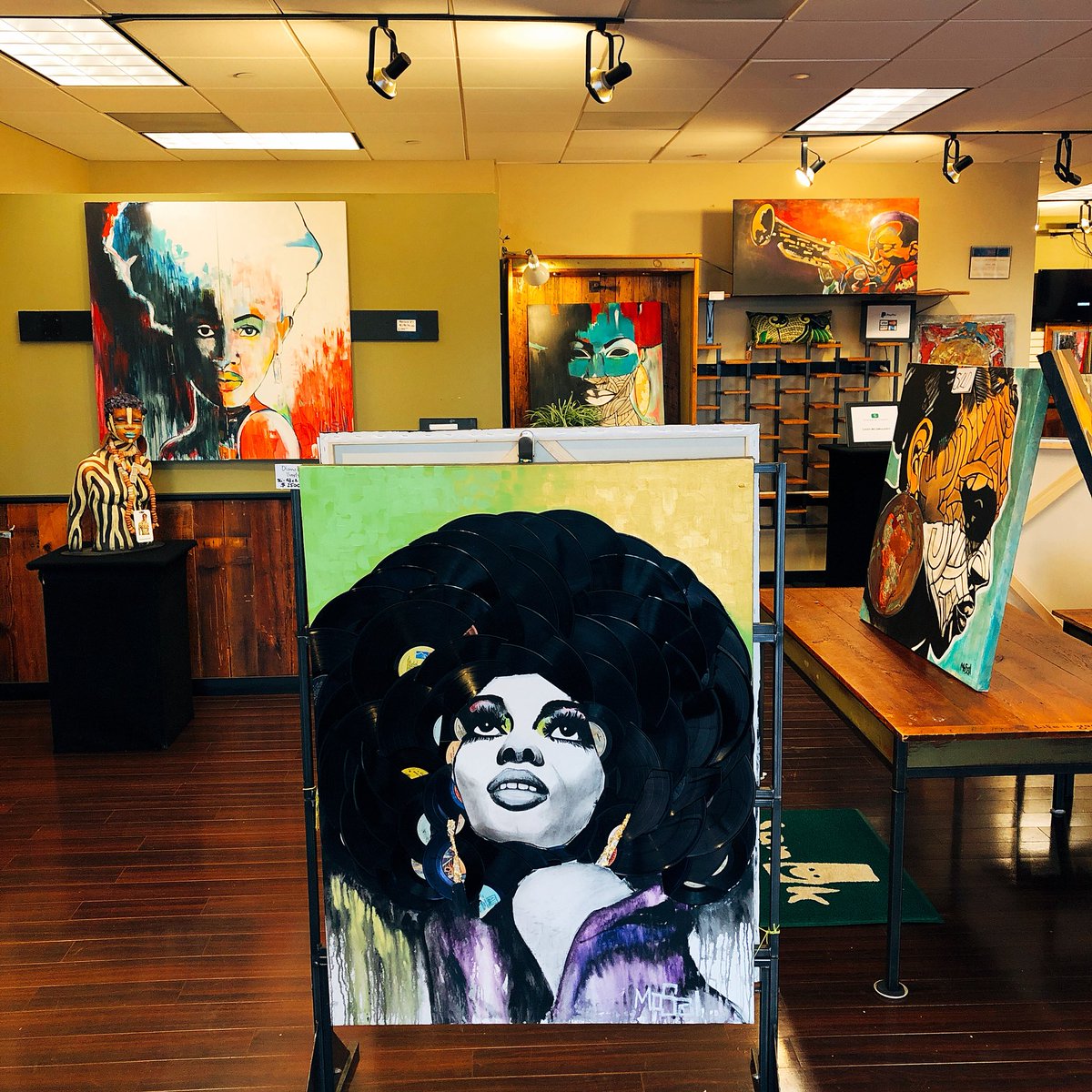 DowntownMemphis's tweet photo. Our second Open on Main pop-up shop, Mosal Arts is open for business at 100 Peabody Place! Find fantastic, one-of-a-kind pieces from art on canvas to sculptures. Modal does live painting in his shop so make sure to swing by and say hello! #downtownmemphis #openonmain #shoplocal https://t.co/XmvfeK3Lgu