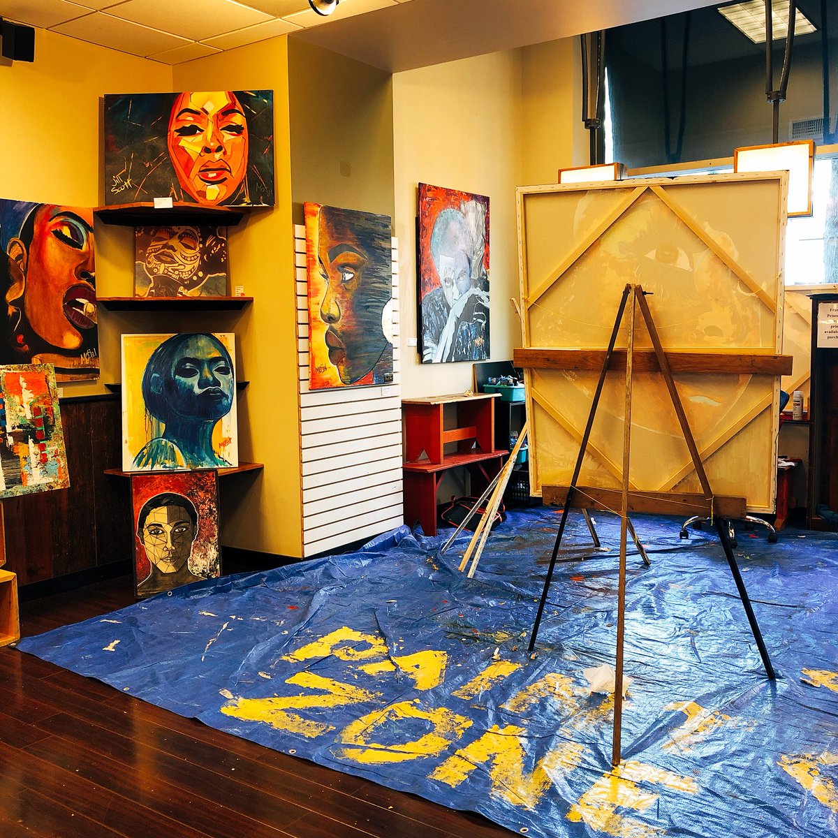 DowntownMemphis's tweet photo. Our second Open on Main pop-up shop, Mosal Arts is open for business at 100 Peabody Place! Find fantastic, one-of-a-kind pieces from art on canvas to sculptures. Modal does live painting in his shop so make sure to swing by and say hello! #downtownmemphis #openonmain #shoplocal https://t.co/XmvfeK3Lgu