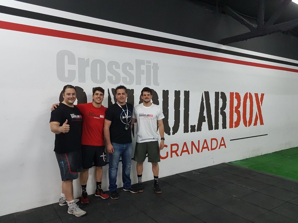 Antonio_Compex's tweet photo. Gracias #singularbox #granada. Un Box 🔝 para un divertido clinic con #compex 💪🏼⚡️ https://t.co/1gLHFP1EWN