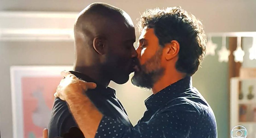O Outro Lado: beijo entre Cido e Samuel repercute nas redes sociais