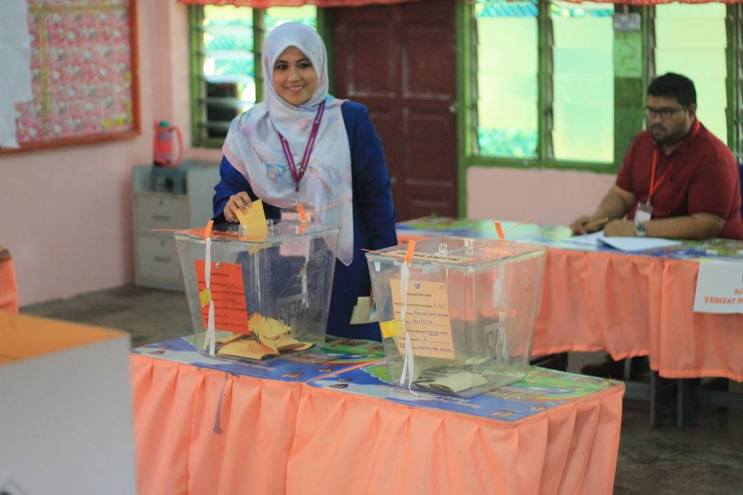 EmyComms tweet media