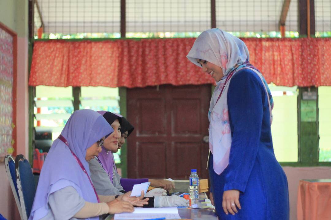 EmyComms tweet media