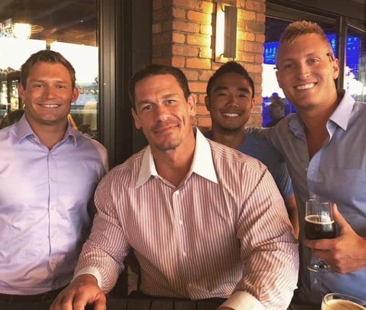 chndlerz's tweet photo. Despite all of the rumors, I’m still out here in Tampa eating dinner alone. My little goatee and I are pretty happy taking pictures with fans, so let’s just leave it at that. https://t.co/BEQgk8rG5E