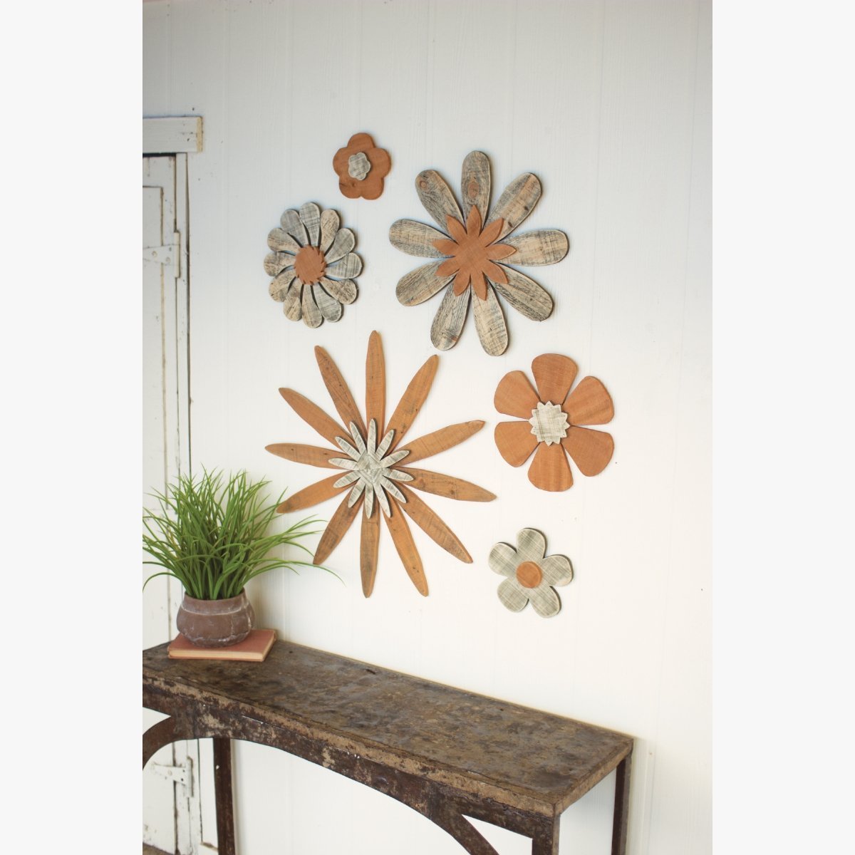 ddc_home's tweet photo. Now look at our new collection line....aren't these just beautiful.
shop here https://t.co/0Tkay61uQb
#gorgeous #beautiful #flowers #woodenart #wallart #homedecor #rusticstyles #farmhouse #countrychic #homedecorideas #homedecorations https://t.co/Pftfax6SgV