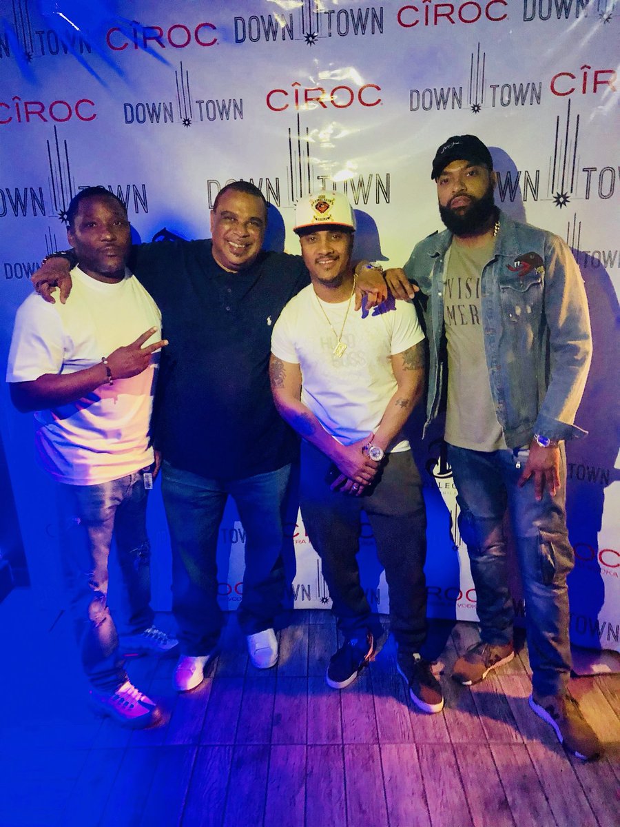 DJQUICKSILVA's tweet photo. Surround yourself around people who only strive for greatness #InRealLife #GoodIsTheNewWack #MyTeamIsBetterThanYours π€·π½ββοΈ https://t.co/0E2qU8r4MT