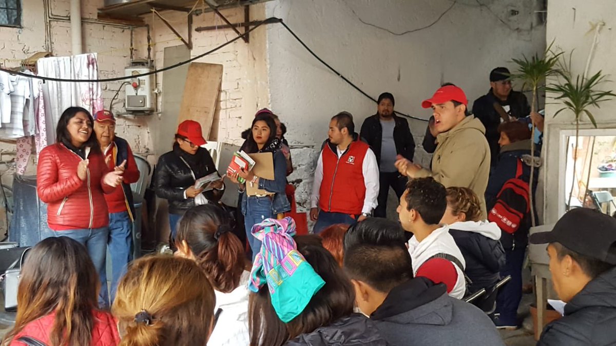 Dm_Guaida's tweet photo. Amigos, en el recorrido de hoy visitamos a los vecinos de la Col. El Toro en compañía de la candidata a concejal @quetzalliavila y el candidato a alcalde de la Magdalena Contreras @Luis_GQM . ¡Compartan y escriban sus opiniones!  #VamosXMás #MoviéndonosXlaMagdalenaContreras https://t.co/FDe8LSvy1s