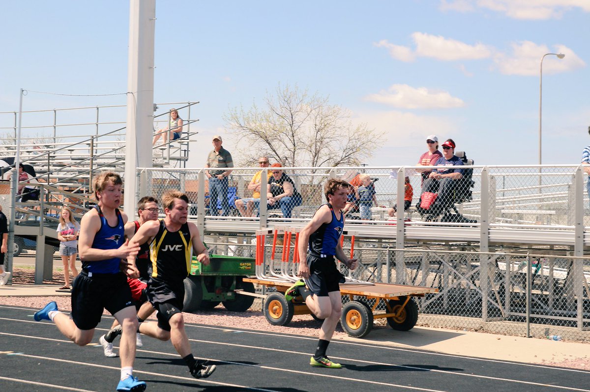 Coach_Smith3744's tweet photo. 281 Conference Track Meet #PatriotPride #Track2018 #justdidit 🏃♀️👊🏃 https://t.co/cA4pTaLzZ5