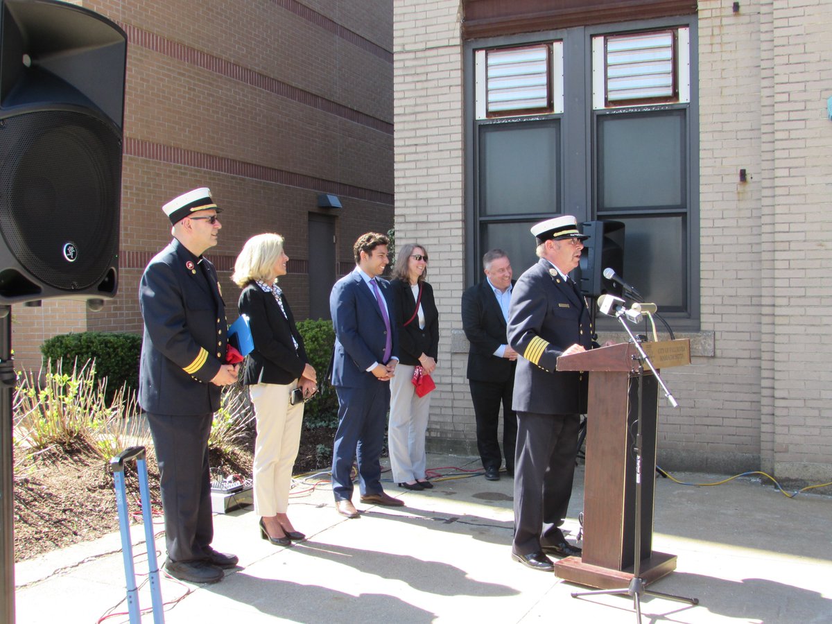 fa253's tweet image. Fall River, MA FRFD places 3rd New  Engine 2 this month In Service today  at the  Center "BigHouse"  @IAFF1314 @jasonjburns1  #FallRiverFire #FallRiver @PCFNTIPS @MayorJFC