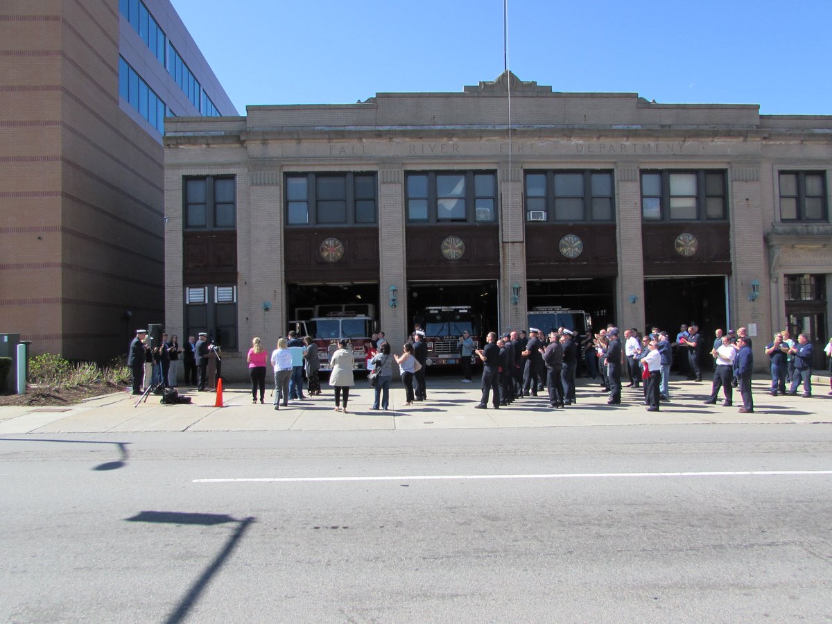 fa253's tweet image. Fall River, MA FRFD places 3rd New  Engine 2 this month In Service today  at the  Center "BigHouse"  @IAFF1314 @jasonjburns1  #FallRiverFire #FallRiver @PCFNTIPS @MayorJFC