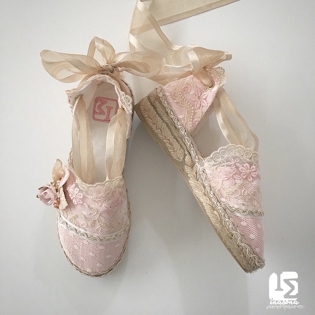 Inasona_Es's tweet photo. https://t.co/YRv4H3gcsG
Alpargatas Ceremonia Cream Inasona
#inasona #alpargatasinasona #alpargatas #moda #fashion #handmadebyme #weddings #ceremonia #Moments #hechoamano #Madewithlove #artesanía #LOVE_YOURSELF #modacreativa #Complementos #esparteñas #Espadrilles #ΙΣ https://t.co/Rr7oBlbYPy