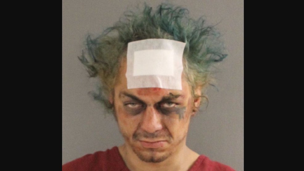 7NewsDC's tweet photo. Tennessee man dubbed 'Captain Jack' arrested for glue-huffing: https://t.co/NH9QRxGmCX https://t.co/yc5QLpJ3KK