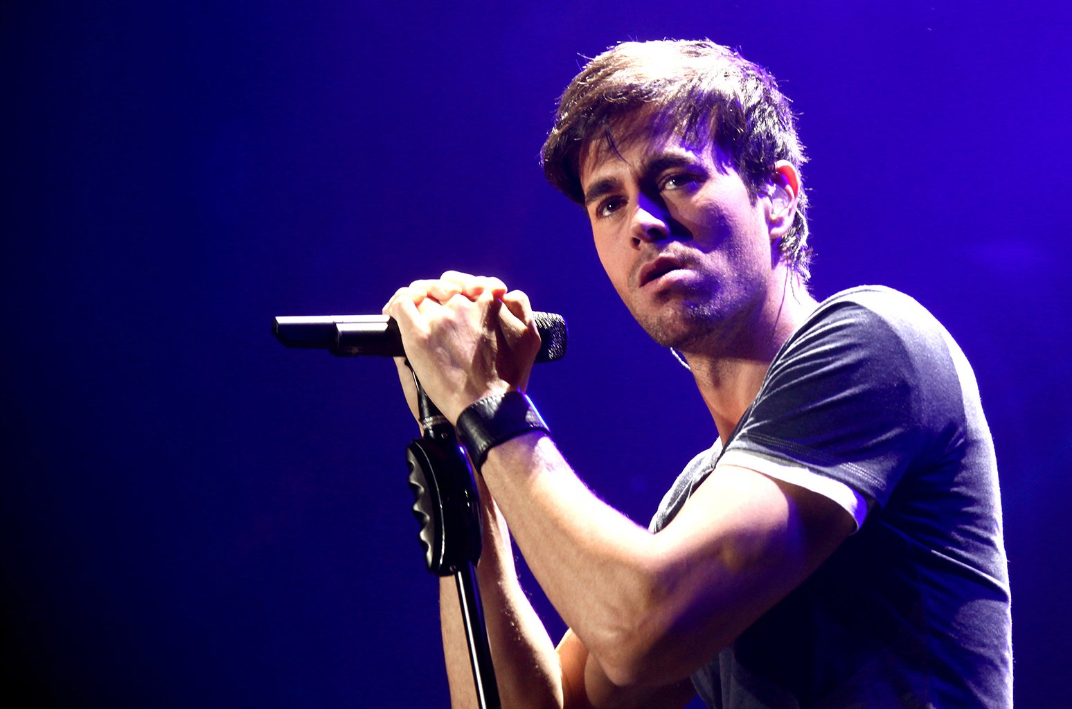 Happy birthday, Enrique Iglesias! 

See his biggest hits  