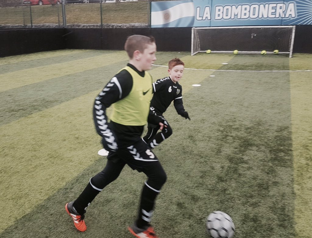 RoboroughAFC's tweet photo. TUESDAY AT THE BORO 

Top session from the Boro lads tonight, All players were excellent

Football Circuit 
▪️Defending (Pressing) 
▪️1 v 1 (Out think your opponent) 
▪️Finishing (Attacking) 

Well done ALL 

# N E X T L E V E L https://t.co/3bha6b9ZFv