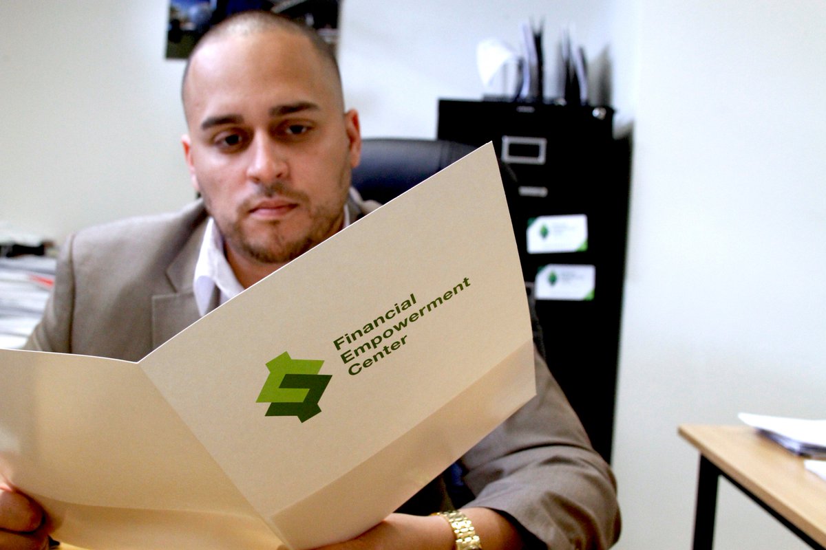 PhippsNY's tweet image. What do you do when you can't get the #credit you need? Some are out there to scam you. Luckily, our Financial Empower Centers can help! Our Jonathan Ortiz, Program Director, weighs in on one scam. #CreditScams 
univision.com/nueva-york/wxt… @NYCDCA