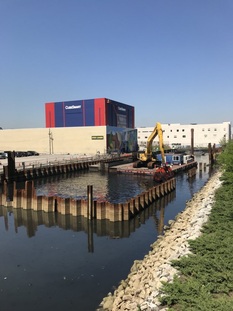 brooklyndanny's tweet photo. Gowanus Canal cleanup in action 🛁 https://t.co/ClzwrvH1h3