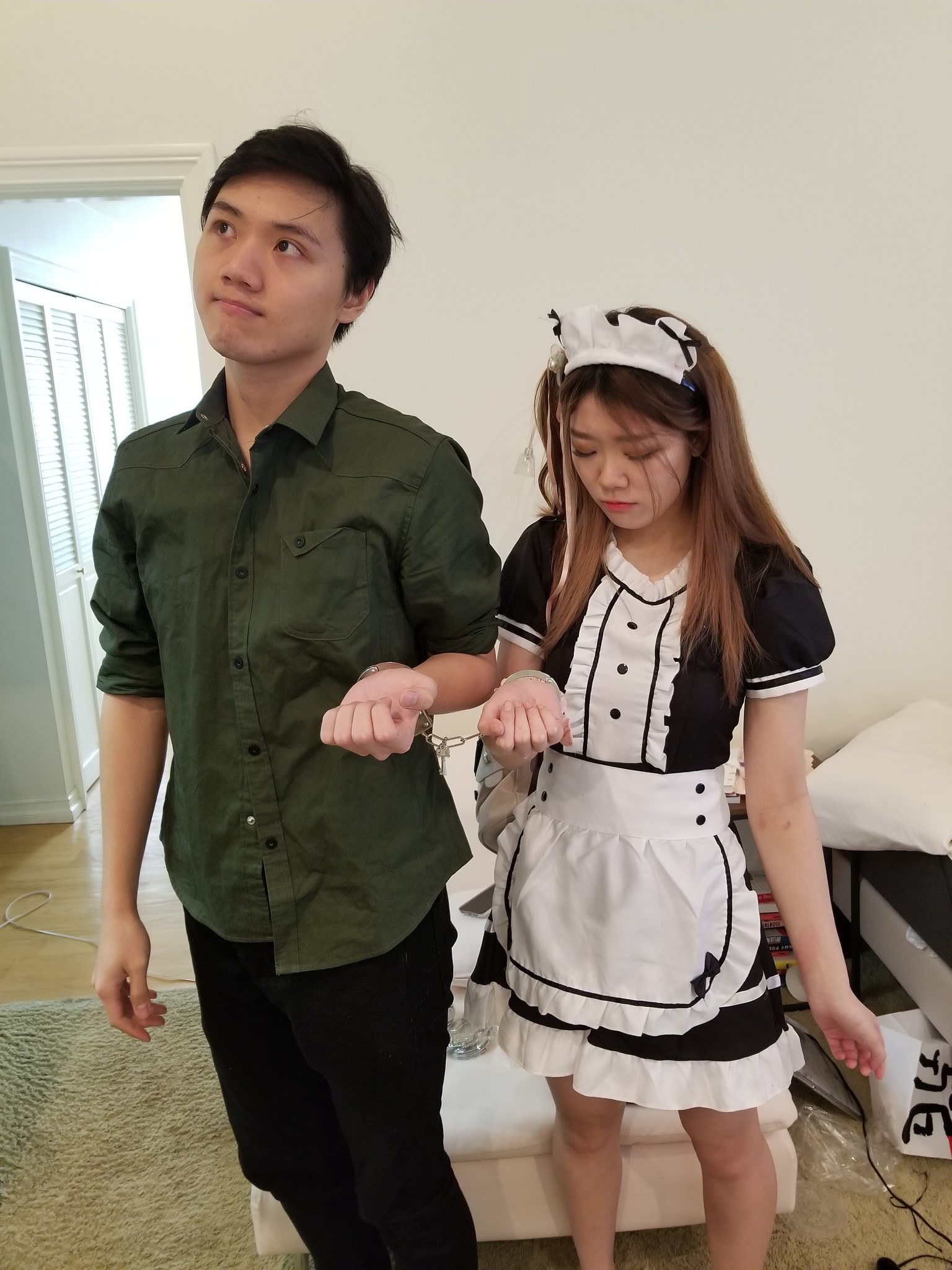 Boxbox - Irl handcuff stream Www.twitch.tv/boxbox