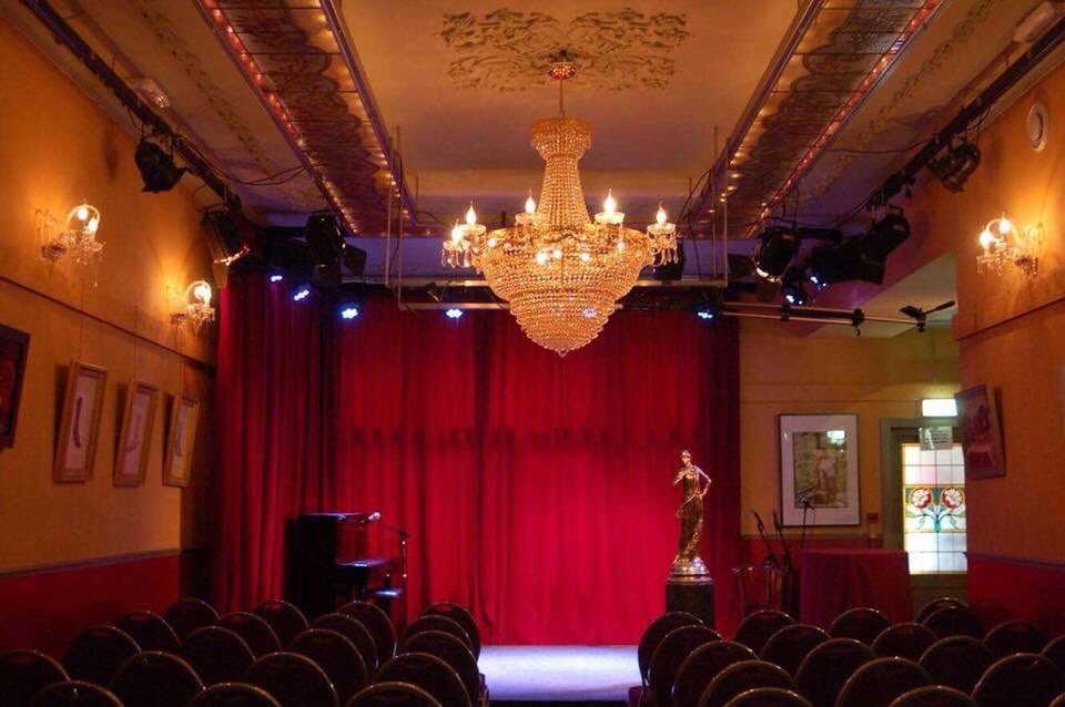 schillerutrecht's tweet photo. 10e Utrechts Kleinkunst Festival 2018 donderdag 10 mei, vrijdag 11 mei en GRAND FINALE 12 mei aanvang 20:30 uur
Brengt 8 kandidaten tijdens dit JUBILEUM event #10UKF2018
Presentatie: Anouk Kragtwijk winnaar Persoonlijkheidsprijs 2017 #UCF2017 en Steef Schinkel https://t.co/8AMFgwui4W