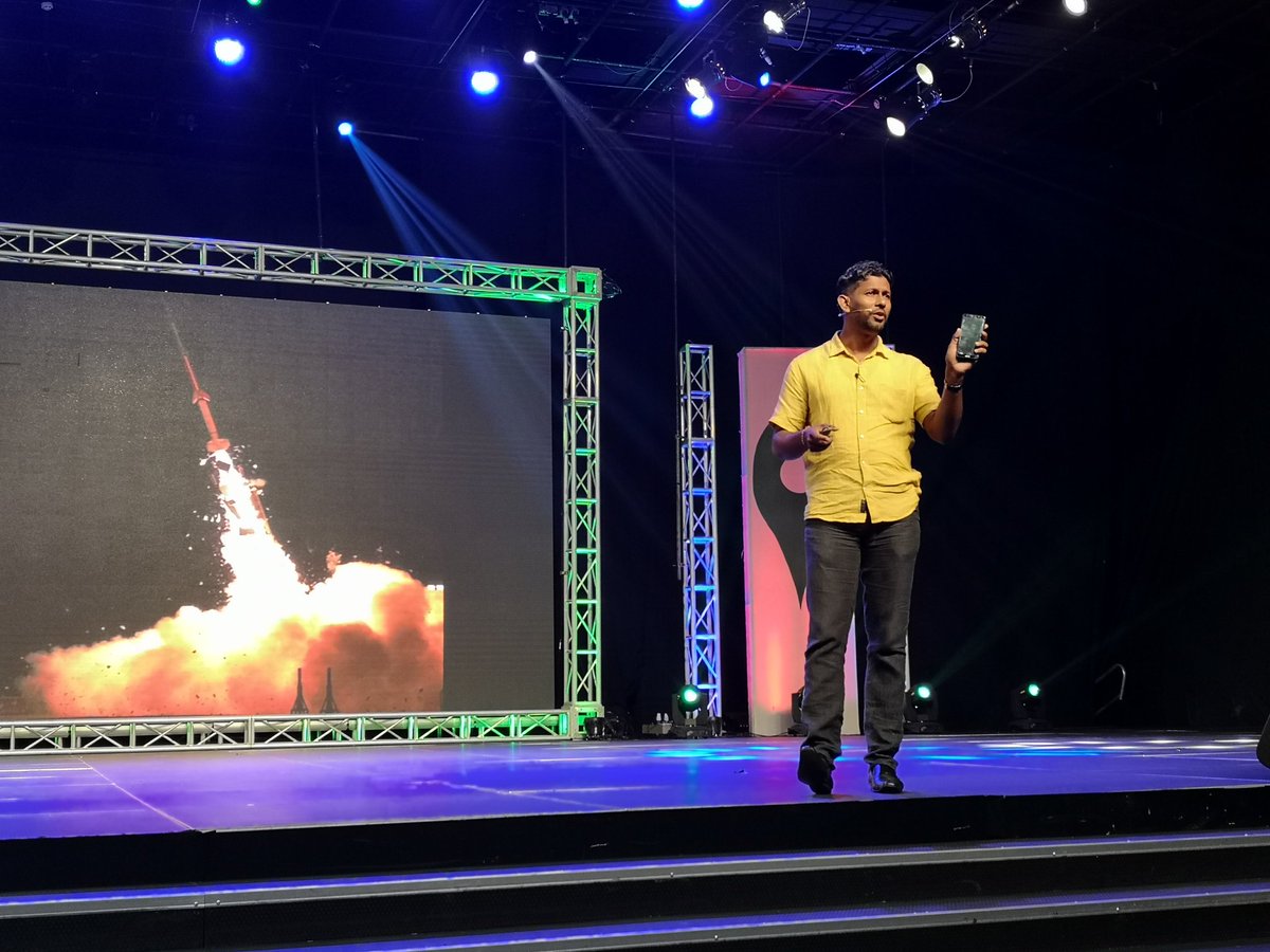 slt_mobitel's tweet photo. How far has modern technology come? Prof. Rangika Halwatura shares with us at Google #io18 Extended #srilanka #IO18ExtendedLK #io18extended #IOLK18 https://t.co/msVchW3stg
