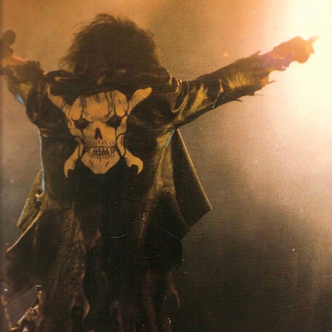 alicecooper's tweet image. Some things never change.. except clothes. Sometimes those can get smelly.