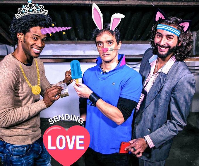 Risas de miércoles con #Tricolor de <a href="/bobcollinshumor/">Bob Collins</a> @Gustavo_Biosca y @ManuErGamba en la <a href="/chocitadelloro/">La Chocita del Loro</a> de #Carabanchel atrapalo.com/entradas/monol… Si haces RT y eres follower sorteo de 5 entradas