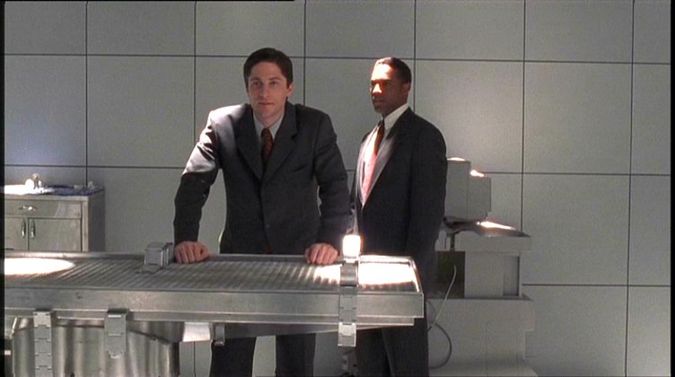 krikrikc's tweet photo. This is so funny. He's all exicted and suddenly, they're gone! #AgentFields #Roswell https://t.co/NzxZ0u0vc8