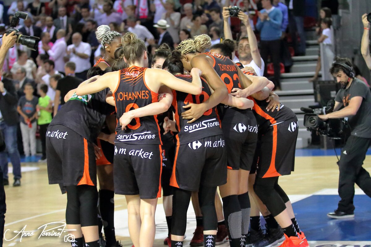 BourgesBasket's tweet photo. RT pour féliciter notre magnifique équipe 🧡 #FiertéTango https://t.co/p63haG1OOy
