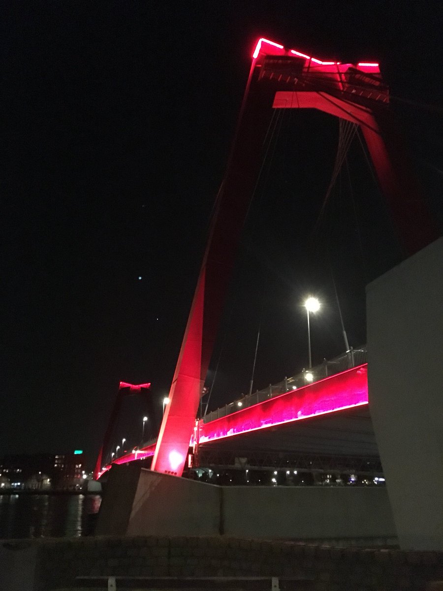 Het wordt alsmaar mooier in #roterdam #willemsbrug <a href="/marcvanderstelt/">Marc van der Stelt</a> kom er eens een echt goede foto van maken