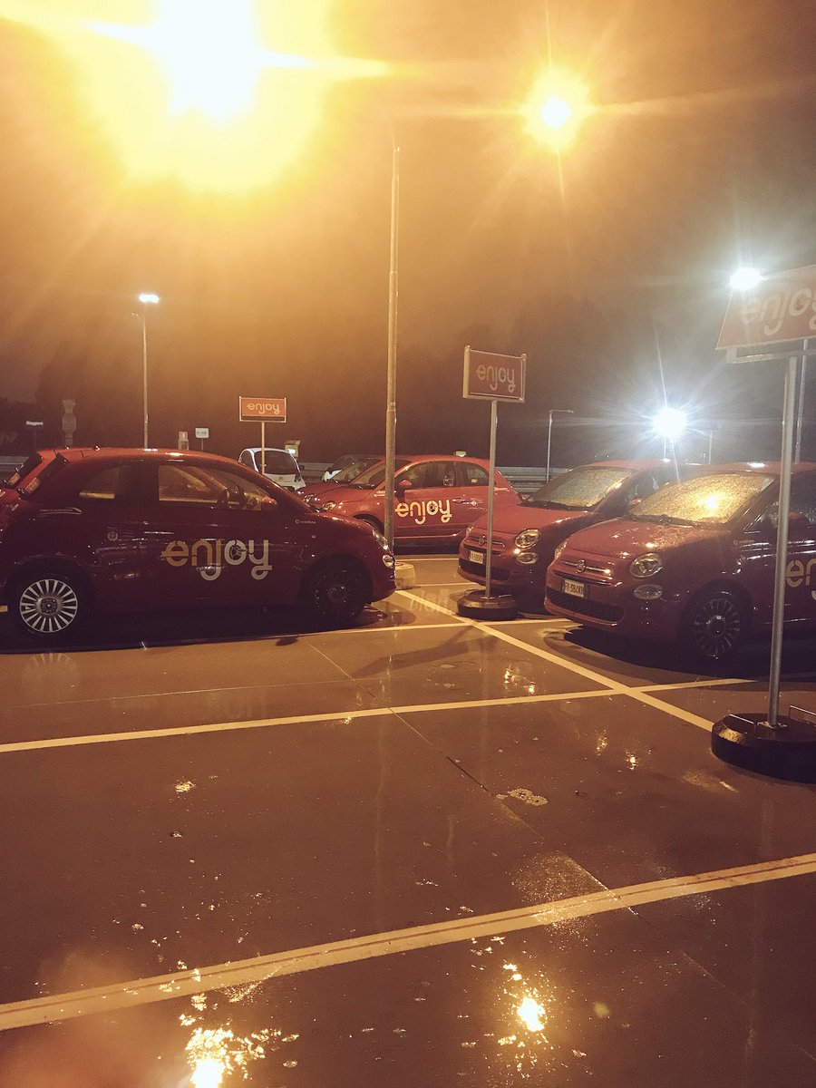 frazocchi's tweet image. #Linate, ore 22.45 - come al solito i #taxi sono la peggior piaga di #milano... per fortuna esiste il #carsharing ! #NuovaLinate @ComuneMI @SEA_Press @MiAirports @enjoy