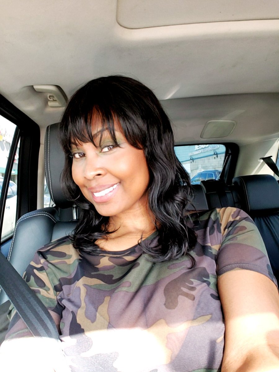BeautyPrincessT's tweet photo. #mua #army #green #eyemakeup #flawless #smile #tutorial https://t.co/ctBabSL5Ky