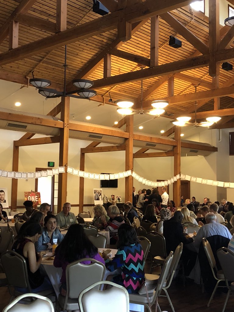 octanner's tweet photo. It was a pleasure to celebrate the #classof2018 last night at @one_refugee’s Annual Celebration. Congratulations to the hardworking graduates, and to @one_refugee for the new partnership with @Upwardly_Global! 🎓 https://t.co/eUPmgpNEAG