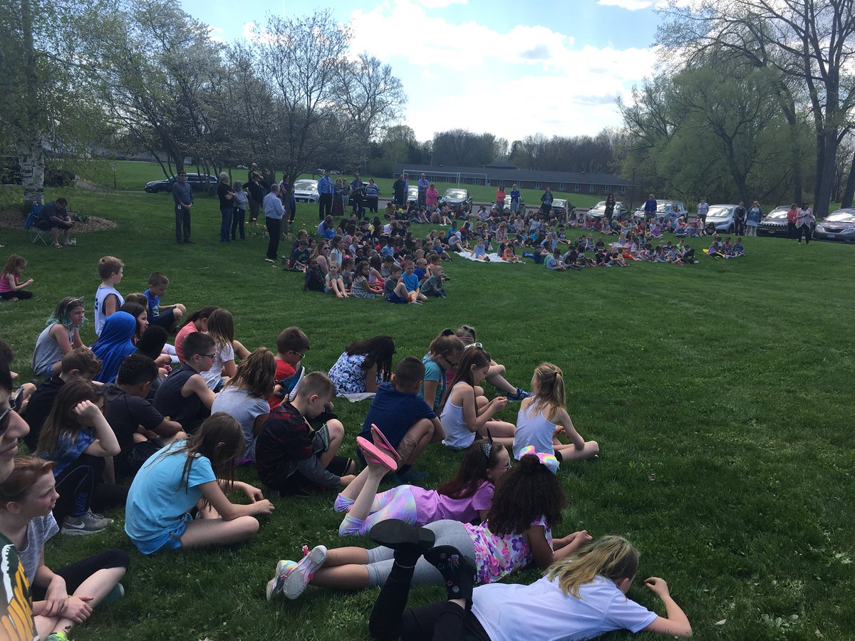 MrsKrawczykLBE's tweet photo. What a beautiful day for our band and orchestra concert to be outside! Now on to our evening performance! @mrscannanband #lbepride https://t.co/1eOiNOjMoR