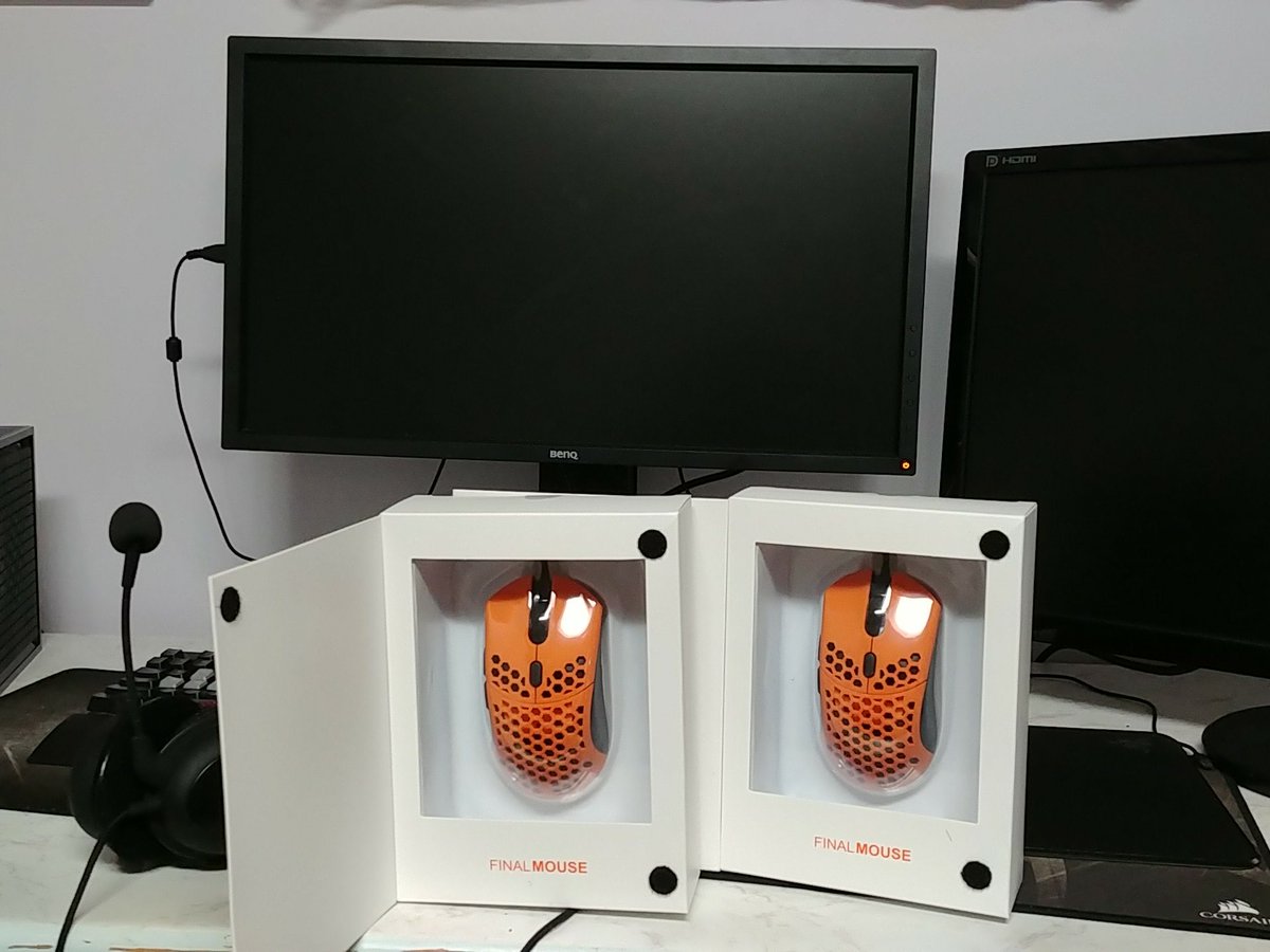 APAATHYTV's tweet photo. @finalmouse I just had to get two! ULTRA LIGHT SUNSET OH BOY! Thanks FinalMouse https://t.co/1B3rpvcvCV