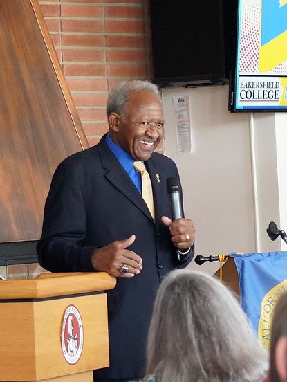 BAKcollege's tweet image. President @sonyachristian and President Horace Mitchell signed the commitment to Finish in 4 - a program that supports students to transfer from @BAKcollege to @CSUBakersfield and complete a baccalaureate degree in 4 years! 
#BC2CSUB #TransferPathways