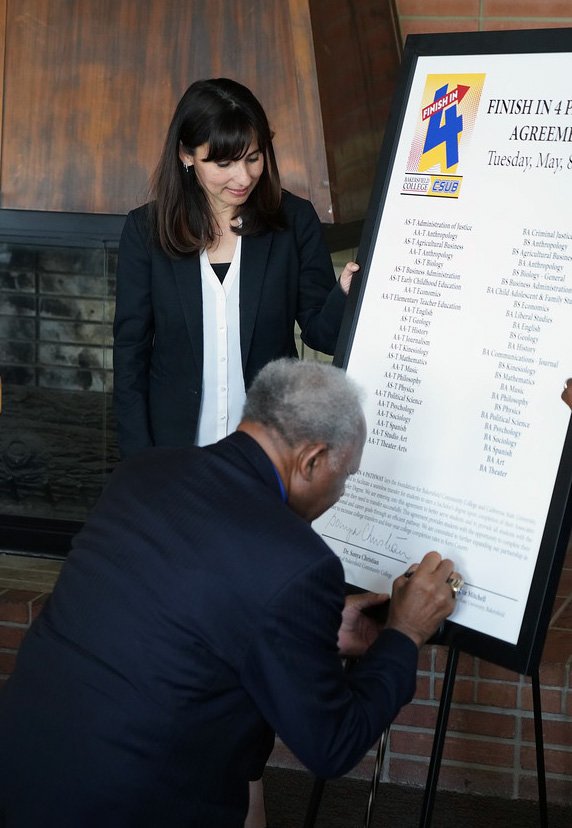 BAKcollege's tweet image. President @sonyachristian and President Horace Mitchell signed the commitment to Finish in 4 - a program that supports students to transfer from @BAKcollege to @CSUBakersfield and complete a baccalaureate degree in 4 years! 
#BC2CSUB #TransferPathways