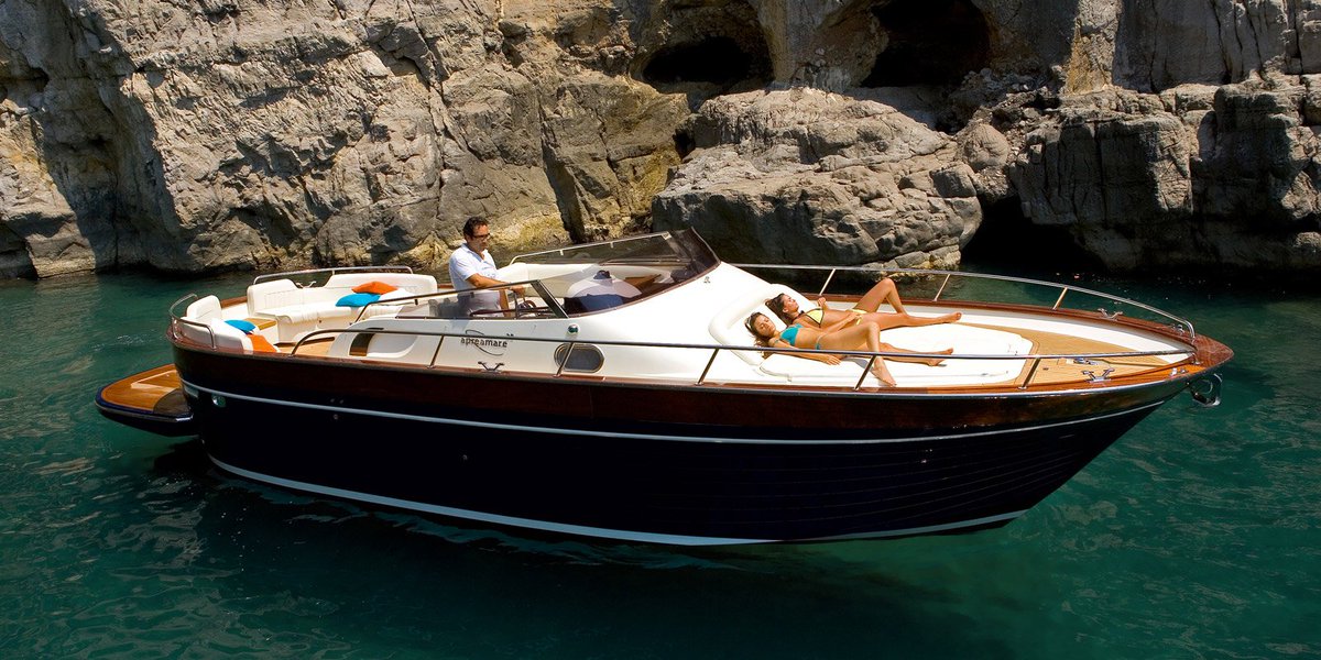 Comfortable, spacious, bright. 🛥️🌊
#Apreamare 38' Open is noted in its category for the highly innovative external layout, characterized by modern lines 👉 
bit.ly/Apreamare38Ope…