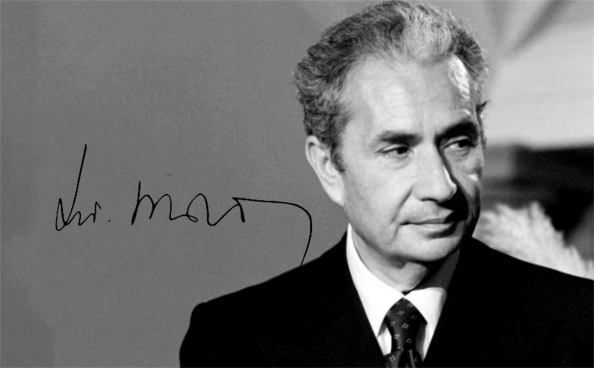 PrinaFra's tweet photo. "Siate indipendenti. 
Non guardate al domani, ma al dopo domani" 
#AldoMoro https://t.co/gY9JhFq764