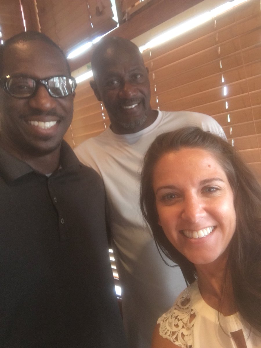 HouseSunday's tweet image. Just hanging out having lunch with Former NBA player @clayjohnson34 &amp;amp; Former NFL player @ShawnBarber59 ...who did you eat lunch with today? 😉 Finding ways to come together and help the youth of #KC #makingadifference #nonprofit #clayjohnsonfoundation