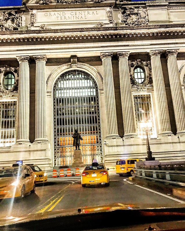Cahill_StratNY's tweet photo. Beautiful night after a long and productive day at a conference #BuildingNY #Nyc #developers https://t.co/d8TS7GVTry https://t.co/epaqkpoUvS