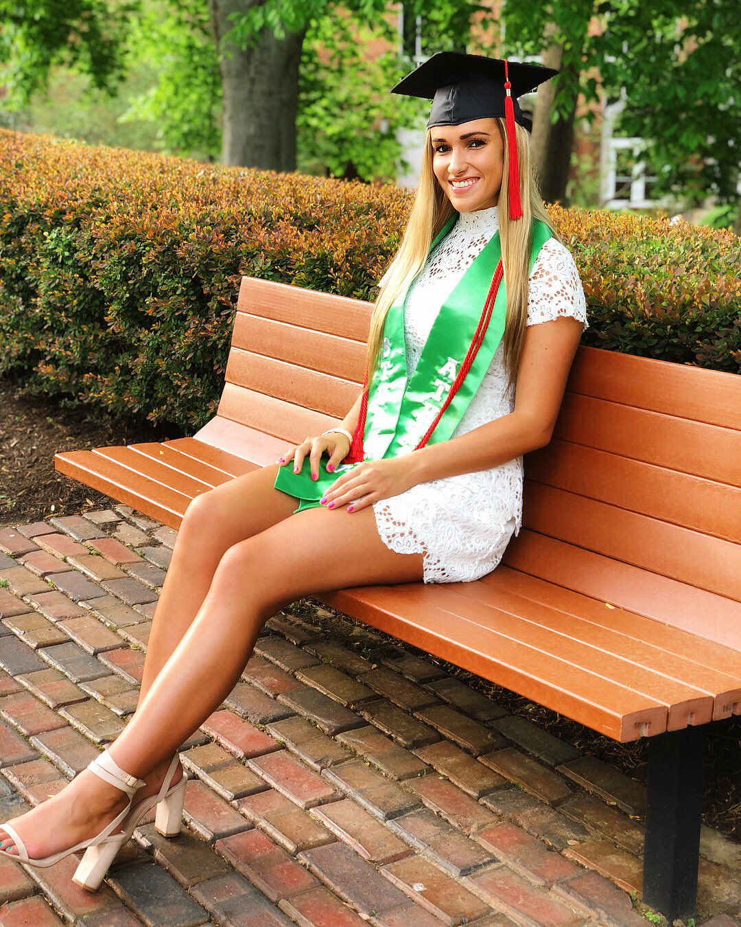 Kayla Simmons on Twitter: "4 years later 🎓 https://t.co/3b4tJZvbzA