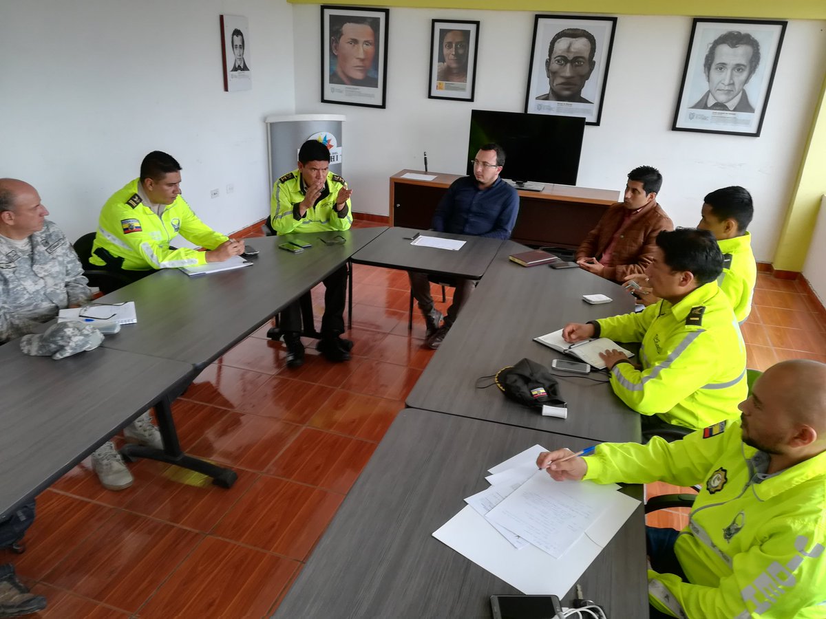 GoberCarchi's tweet photo. Santiago Araujo, delegado del Gobernador del Carchi,se reunió con Policía Nacional, #ARCH #UIDH, #PETROECUADOR, con el objetivo de realizar un trabajo articulado permanente para el control hidrocarburifero en la provincia. https://t.co/rBauwkYwnF