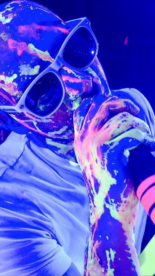 Hello Weekend tweet media