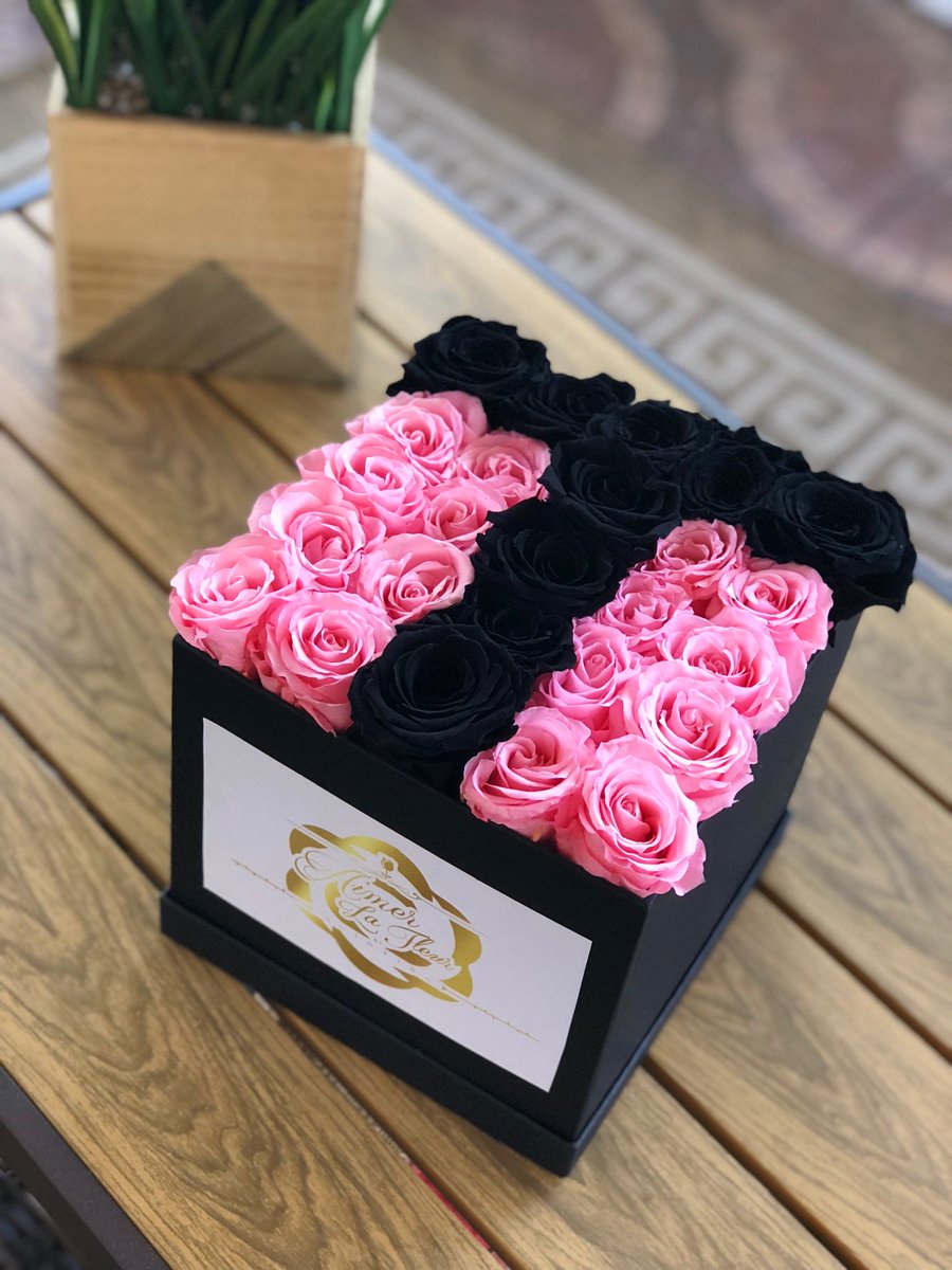 _XoQueenie's tweet photo. ๐๐ค๐ T Black & Pink Year Lasting Roses Motherโs Day Gift Rose Arrangements #Mothersday #PreservedRoses #YearRoses @AimerLaFleur https://t.co/QjHWgDerEE