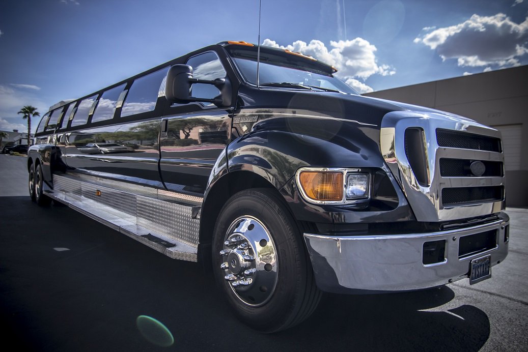 FiveStarLimoNV's tweet photo. https://t.co/QVhWKWlfTm Book the Massive Mammoth F650 #limousine from @FiveStarLimoNV #lasvegas https://t.co/ofGDYk6zPf