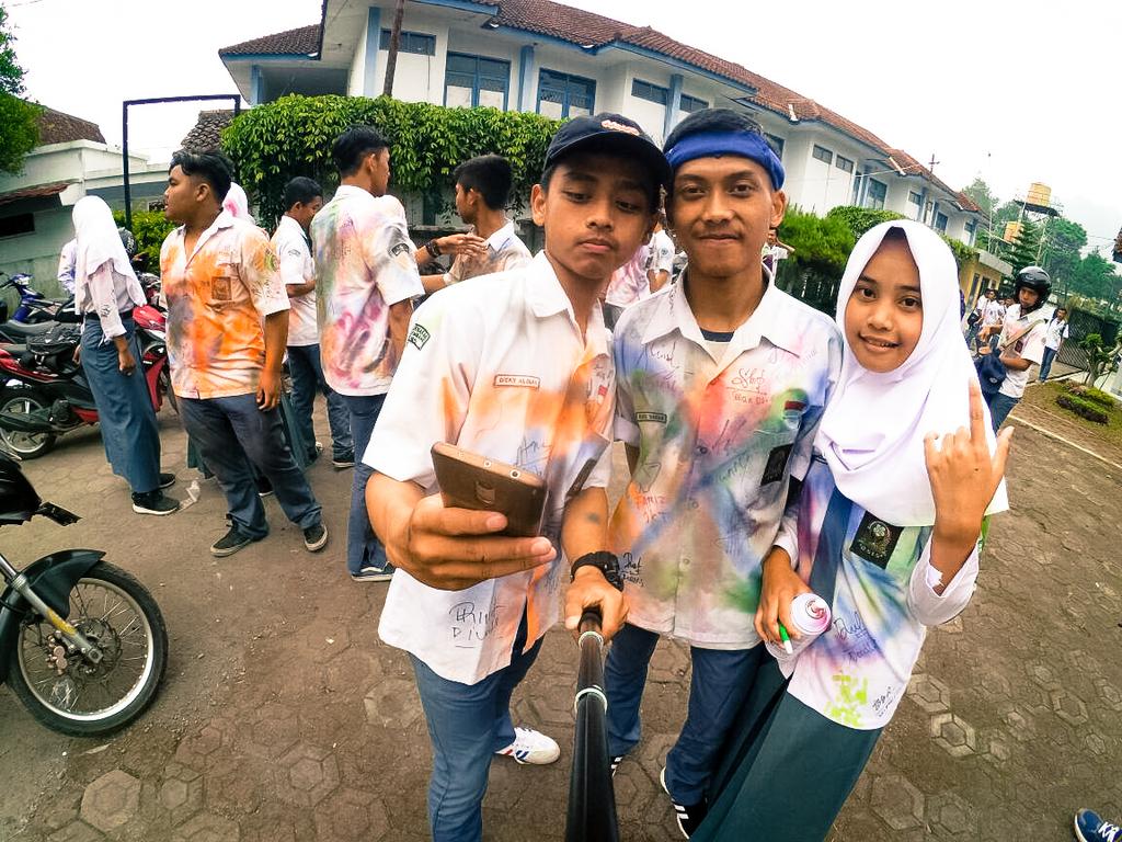 Rikihrdn's tweet photo. Yang tiada, mungkin akan ada.
Tapi, yang ada, pasti akan tiada.
Thanks for friends 3 years @smkn peternakan lembang https://t.co/6N7ndVEnlZ